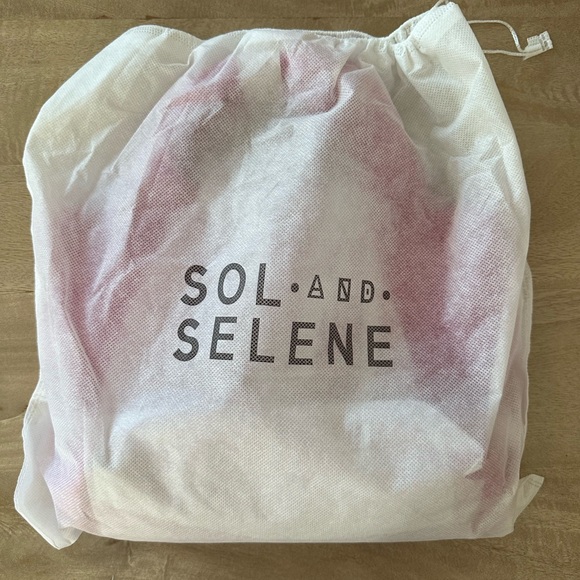 SOL•AND•SELENE SKY'S THE LIMIT - SMALL CROSSBODY IN FUCHSIA - Picture 5 of 13